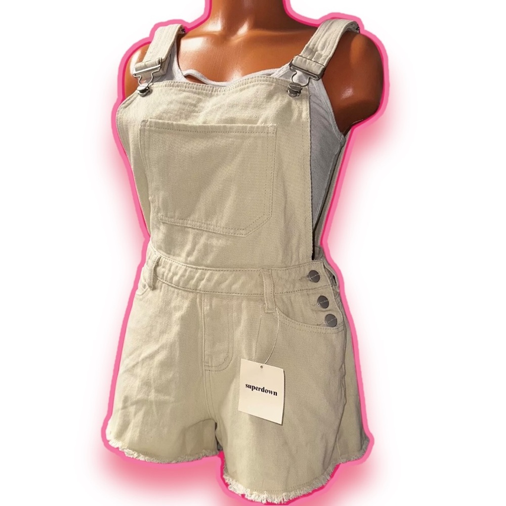 NWT SUPERDOWN Beige Khaki Overall Shorts With Raw Hem Size 26